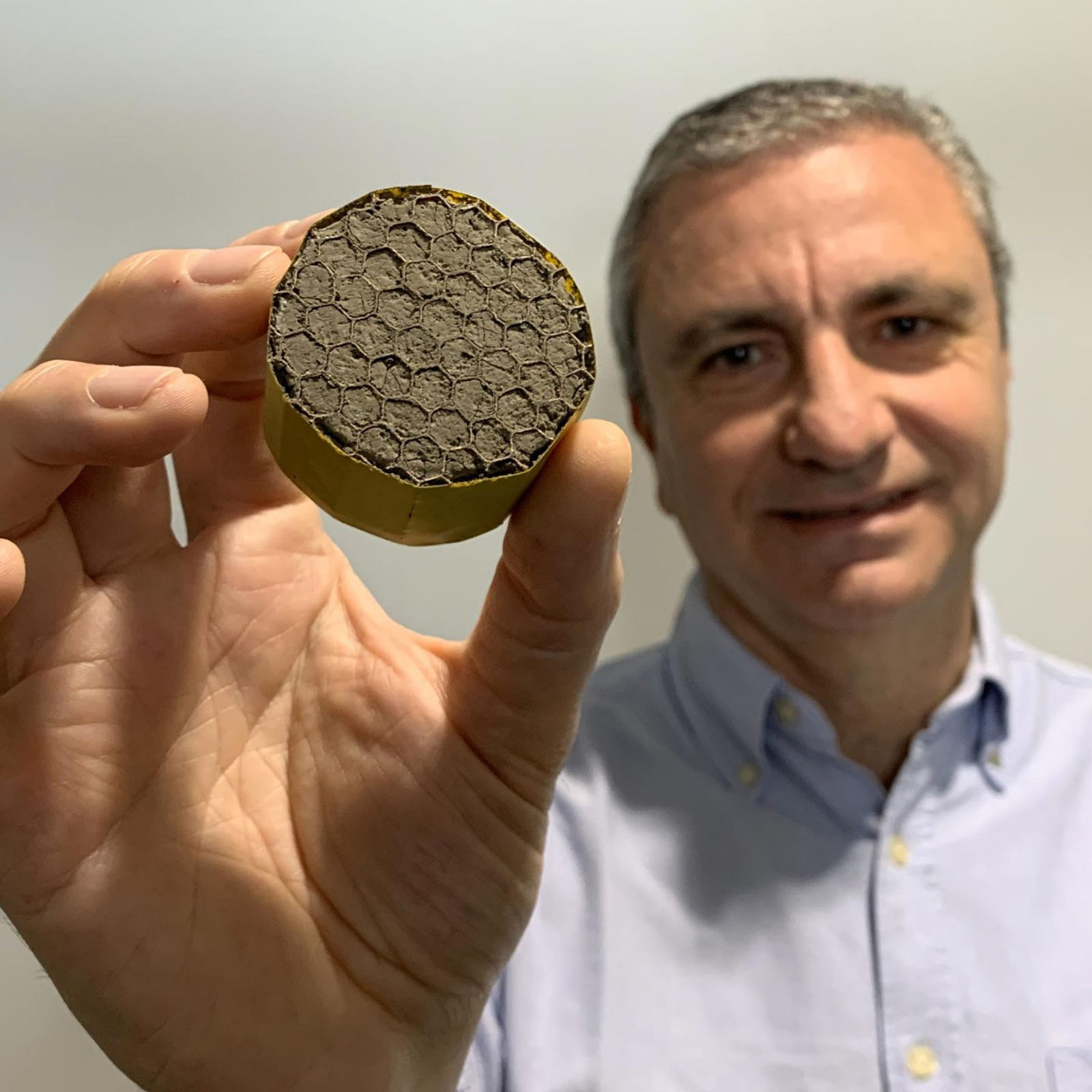 Graphene aerogel